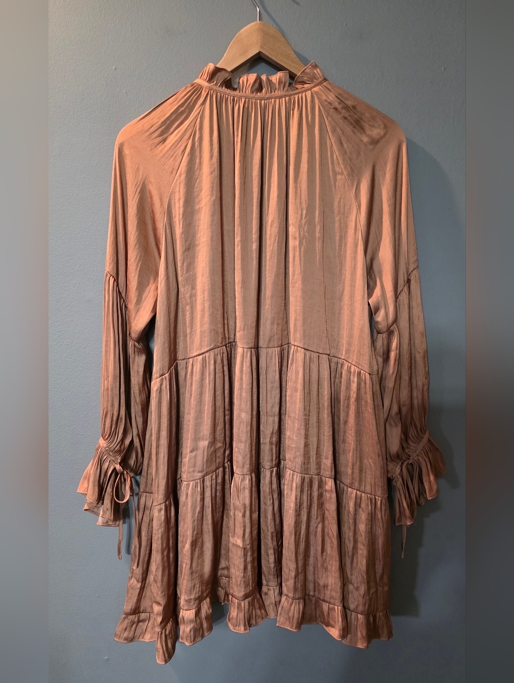 O.P.T. Tiered Ruffle Pullover Baby Doll Mini Dress Rose Gold Boho Silky Womens M - Picture 5 of 5
